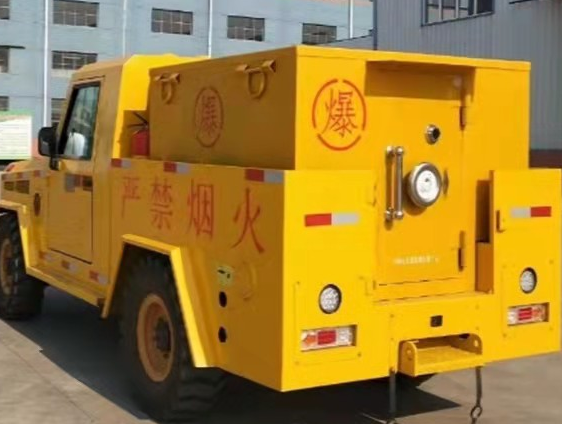 封丘凯龙爆破器材运输车：保障爆破任务的安全运行